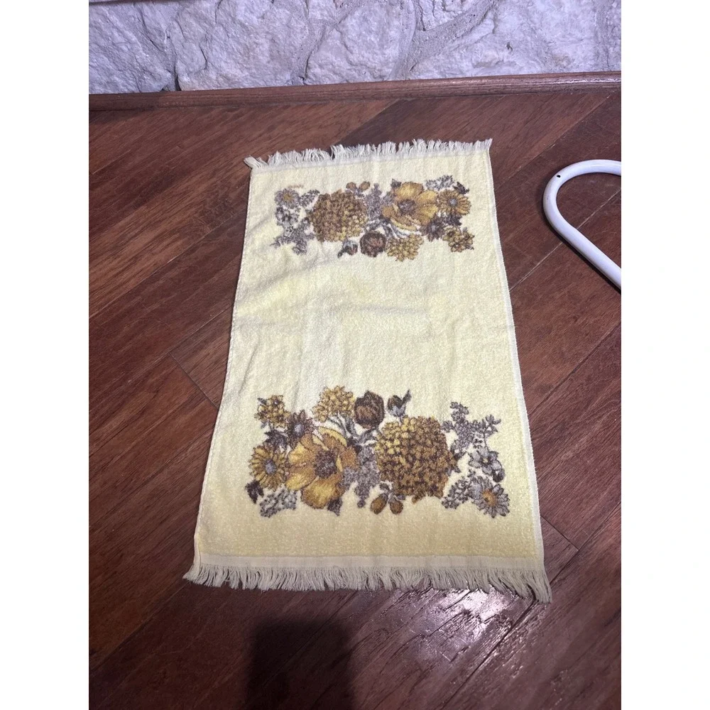 Vintage‎ Yellow Floral Bath Towel Retro Bathroom Decor Fringe